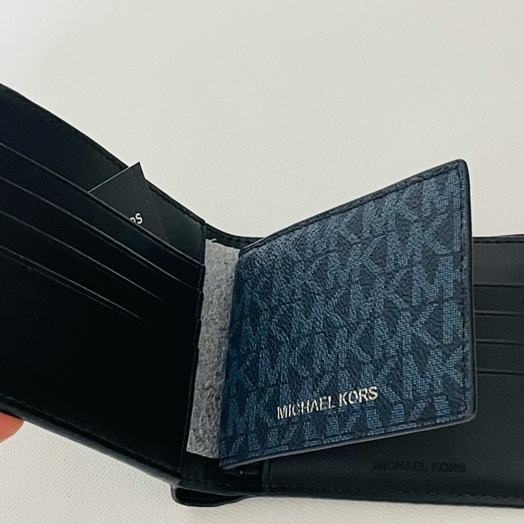 NWT Michael Kors Cooper Bifold Wallet and Passcase with ID window - Picture 2 of 9